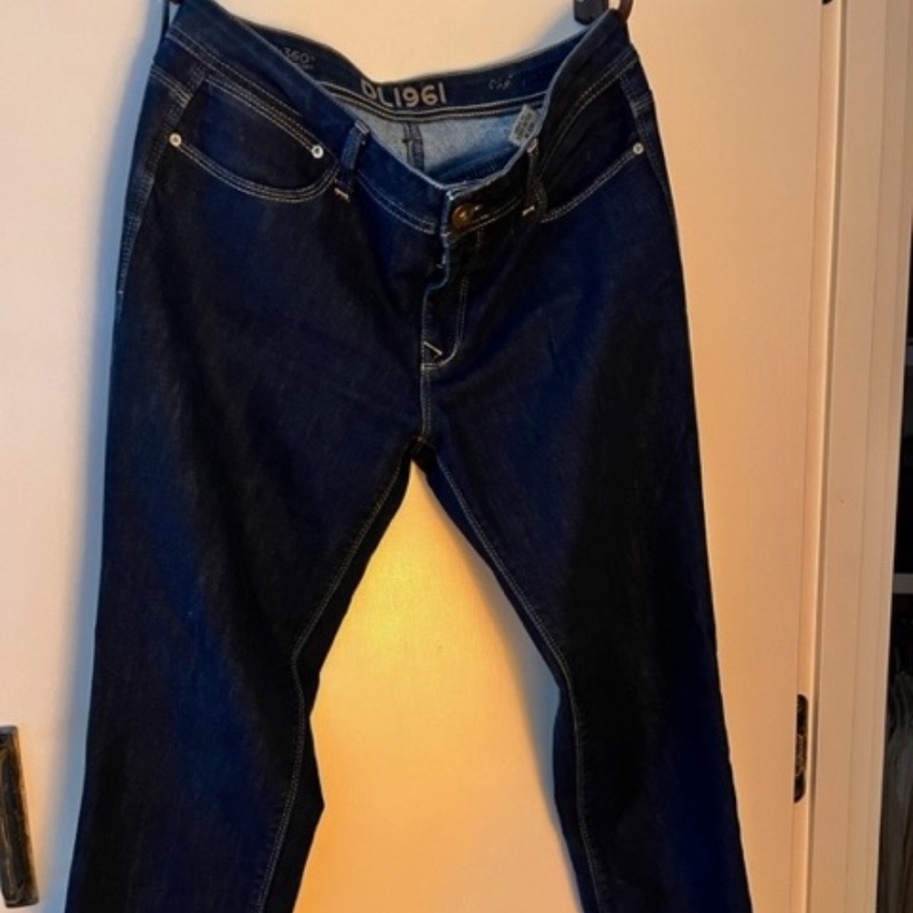 DL1961 Jeans Size 30, dark blue denim, 4way stretch